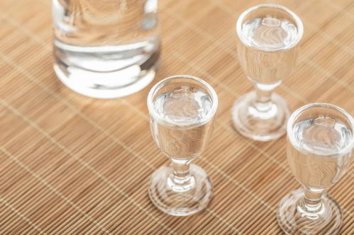 2021年度中国白酒市场大盘点 消费升级驱动下，高端与次高端品牌引领零售新格局