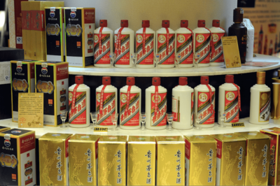 53度飞天破3000元，中纪委点名茅台、五粮液引发白酒板块震荡